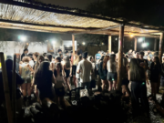 Clausuraron una fiesta clandestina que puso en riesgo de electrocución a más de 1500 menores de edad en Villa Esquiú