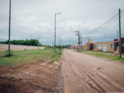 Con el terreno limpio y nivelado, avanza el proyecto de los vecinos de Villa Retiro de Horizonte II para crear un espacio verde y recreativo