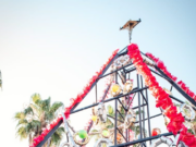 Comenzó el armado del árbol navideño con materiales 100% reciclables y reutilizables en la Plaza de la Intendencia