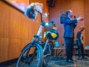 Presentaron una bicicleta eléctrica cordobesa como parte de una prueba piloto de movilidad sustentable metropolitana
