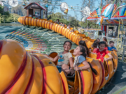 Vecinos y vecinas de los polideportivos sociales disfrutaron del Super Park, el Kempes, el Parque de la Biodiversidad y fueron al teatro