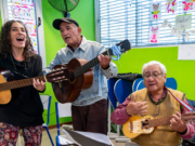 Grilla de actividades para adultos mayores en los Parques Educativos
