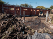 Tras denuncia vecinal, retiran ocho toneladas de basura en un baldío privado de barrio Parque República