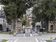 Vení a descubrí las historias de amor y desamor que esconde el Cementerio San Jerónimo