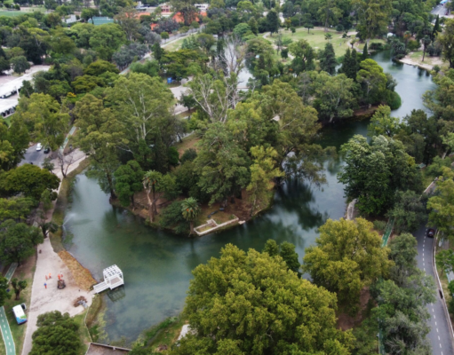 Por primera vez en su historia, la Municipalidad desagotó y limpió la laguna del Parque Sarmiento