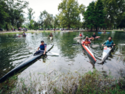 Con la limpieza y recuperación del lago, retomaron las clases de canotaje en el Parque Sarmiento