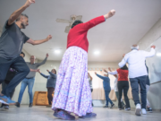 Estudiantes de la modalidad jóvenes y adultos contarán con clases de folclore durante su cursado