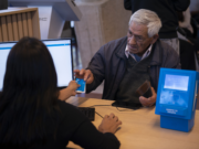 SUBE: Esta noche habrá jornada especial de entrega de tarjetas en los CPC y mañana en Atenas