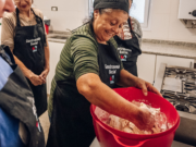 Pilates, inglés, violín, zumba, programación, cerámica, diseño gráfico y mucho más en los Centros de Encuentro Barriales