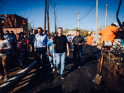 Junto a vecinos y vecinas, Passerini recorrió las obras de pavimentación en El Dorado y Nuevo Progreso