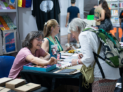 Viernes en la Feria del Libro: Felipe Pigna, Cristina Loza y Alejandro Vaccaro presentan sus obras