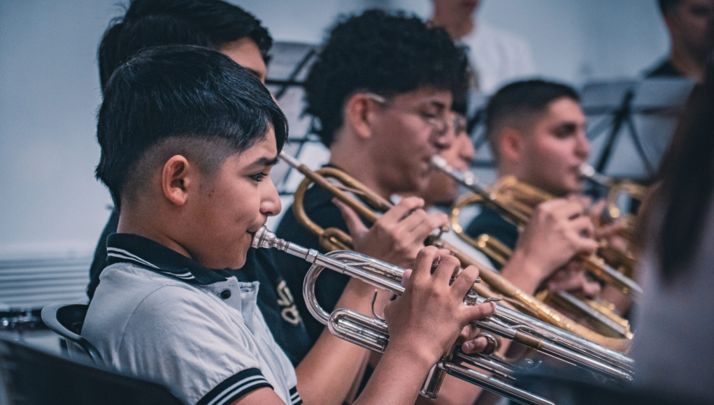 En el recuperado escenario de la Isla Crisol, bandas de música locales acompañarán el Cierre del Programa de Luthería Social