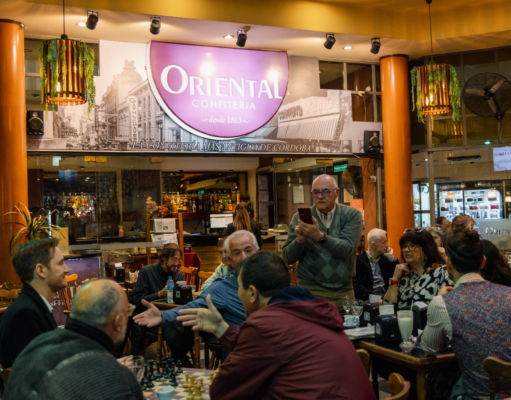 Un recorrido por tres bares y cafés notables de la ciudad