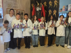 En el Museo del Cuarteto, estudiantes crean carteleras accesibles con audios y lengua de señas