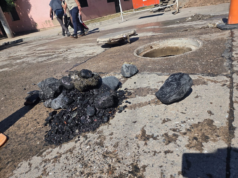 Piedras de gran tamaño obstruían las cloacas en barrio Villa Urquiza: la Municipalidad arregló la traza