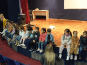 Alumnos y alumnas del Jardín Municipal Frutillita exploraron el arte urbano cordobés