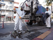 Cientos de bocas de desagüe son mantenidas para evitar anegamientos