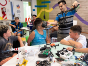 Niños y niñas del Parque Educativo Noroeste aprenden cómo volar drones, programar y realizar impresiones 3D
