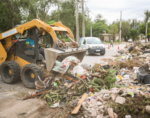 Más de 1100 toneladas de residuos fueron retiradas de basurales y canales en la última semana