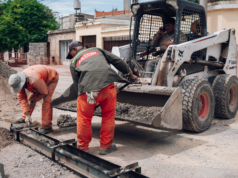 Avanzan las tareas de bacheo con hormigón en avenida Arturo Capdevila