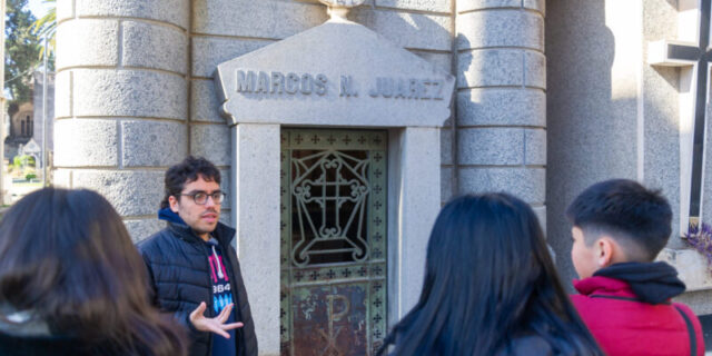 “Familias amigas, parientes enemigos”: un recorrido para conocer a las familias aristocráticas de la Córdoba de Antaño “Familias amigas, parientes enemigos”: un recorrido para conocer a las familias aristocráticas de la Córdoba de Antaño