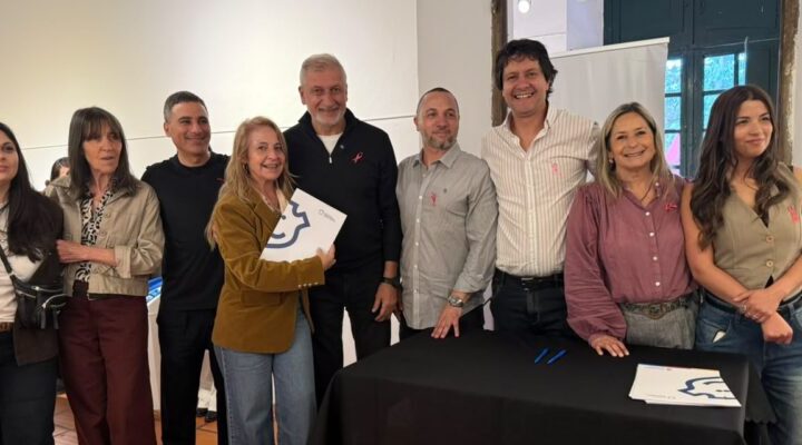 Entrega de notificaciones a representantes de centros vecinales